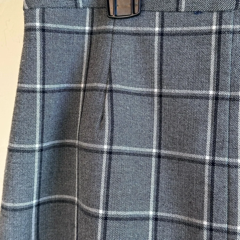 Forever 21 Gray and Black Academia Checked Plaid Skort Sz S